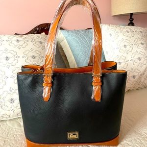 NWT Dooney & Bourke Leather Purse
